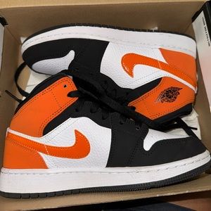 Air Jordan 1 Mid Shattered Backboard